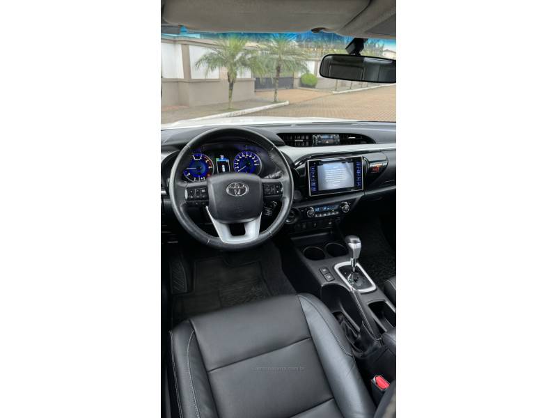 TOYOTA - HILUX - 2017/2017 - Branca - R$ 174.900,00