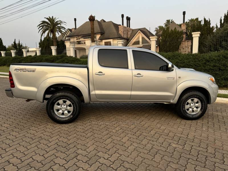 TOYOTA - HILUX - 2008/2008 - Prata - R$ 103.900,00
