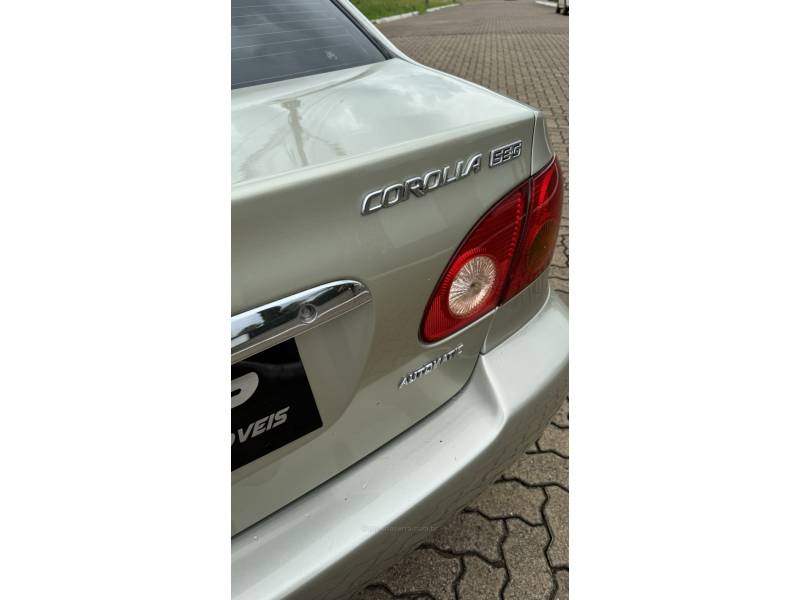 TOYOTA - COROLLA - 2004/2004 - Dourada - R$ 36.900,00