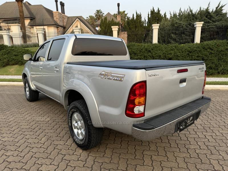 TOYOTA - HILUX - 2008/2008 - Prata - R$ 103.900,00