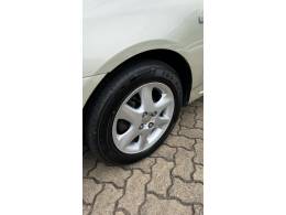 TOYOTA - COROLLA - 2004/2004 - Dourada - R$ 36.900,00