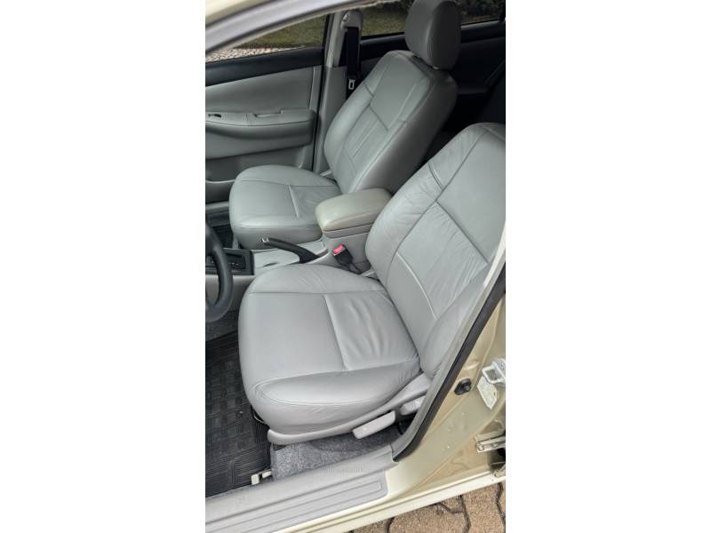TOYOTA - COROLLA - 2004/2004 - Dourada - R$ 36.900,00