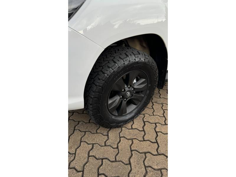 TOYOTA - HILUX - 2017/2017 - Branca - R$ 174.900,00