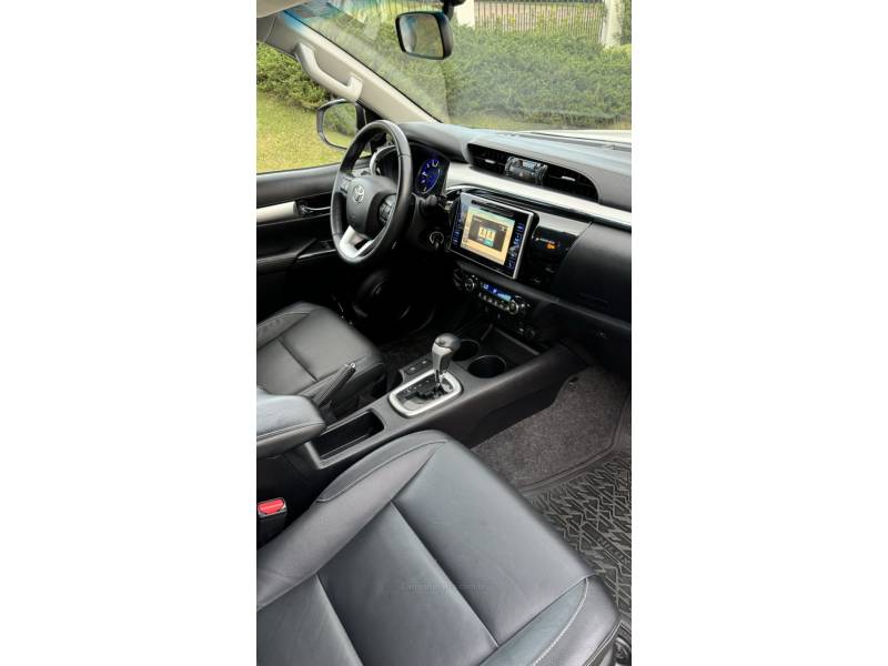 TOYOTA - HILUX - 2017/2017 - Branca - R$ 174.900,00