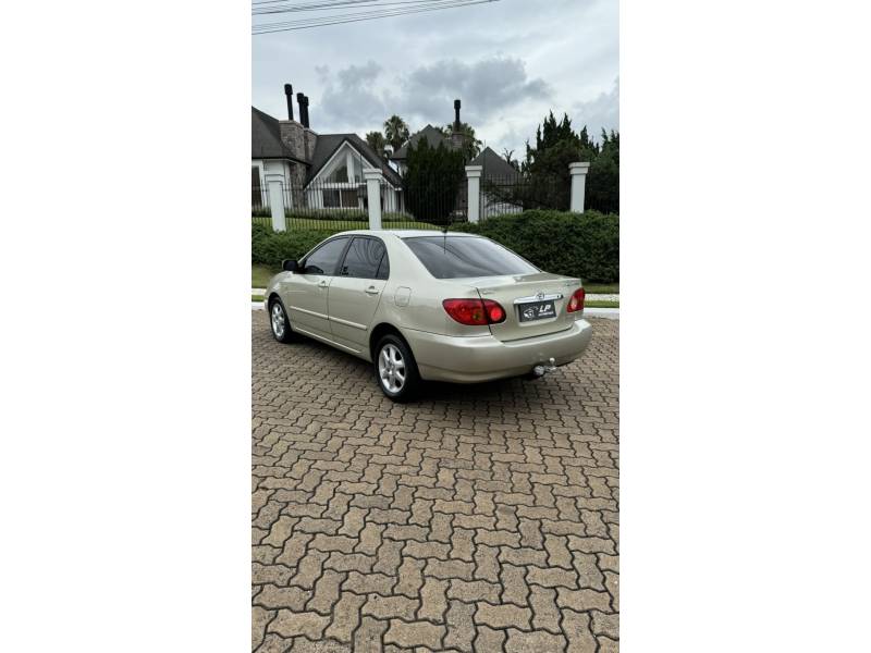 TOYOTA - COROLLA - 2004/2004 - Dourada - R$ 36.900,00