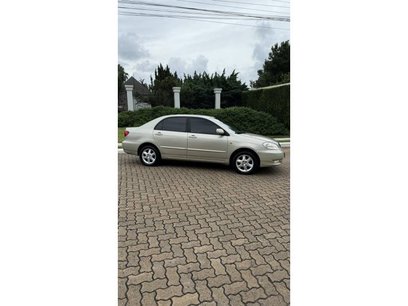 TOYOTA - COROLLA - 2004/2004 - Dourada - R$ 36.900,00