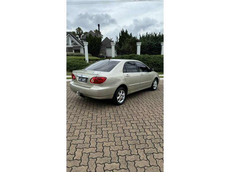 TOYOTA - COROLLA - 2004/2004 - Dourada - R$ 36.900,00