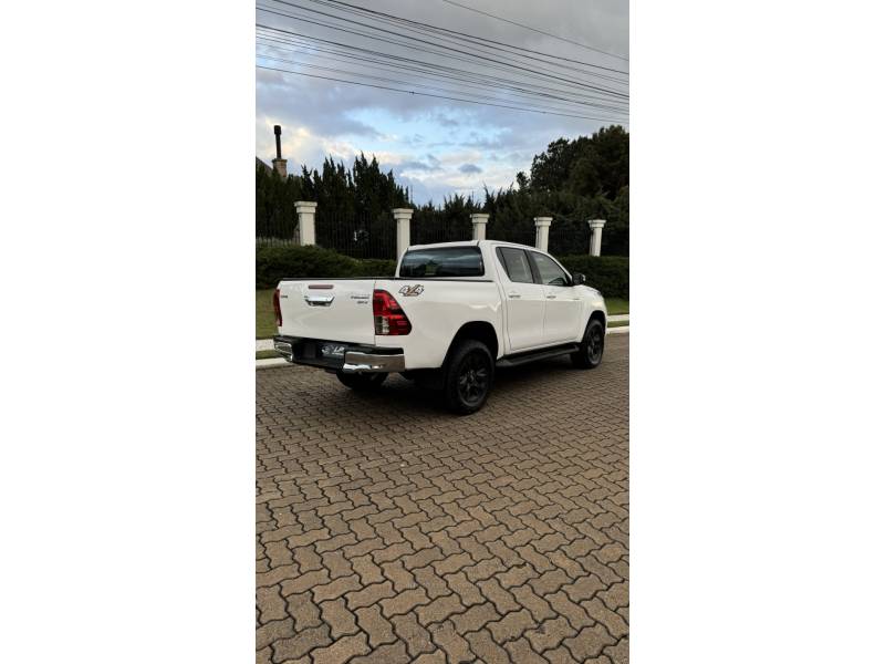 TOYOTA - HILUX - 2017/2017 - Branca - R$ 174.900,00