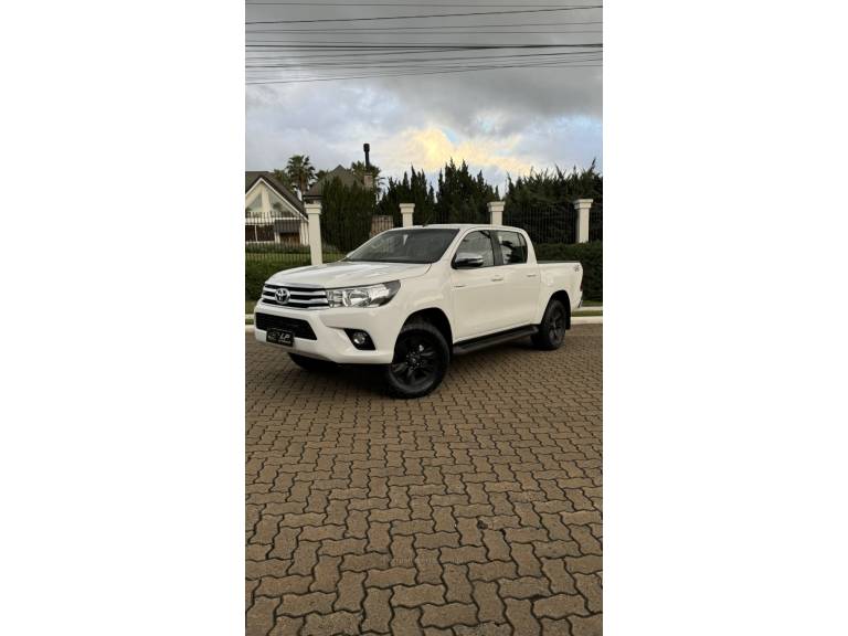 TOYOTA - HILUX - 2017/2017 - Branca - R$ 174.900,00