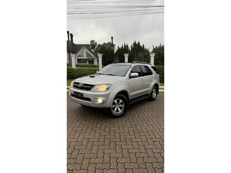 TOYOTA - HILUX SW4 - 2008/2008 - Prata - R$ 101.900,00