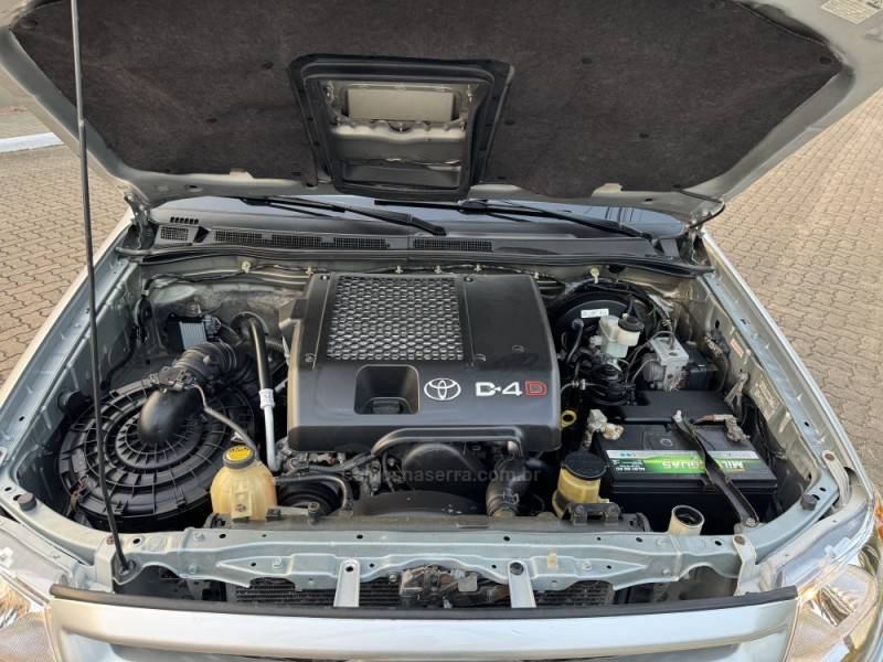 TOYOTA - HILUX - 2008/2008 - Prata - R$ 103.900,00